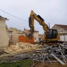 Illustration de Démolition de l'ancien chapelle